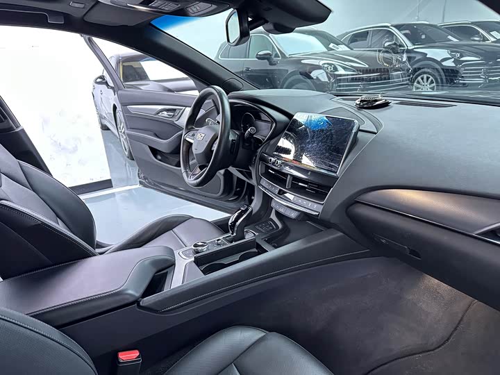 Фото 18 - Cadillac CT5