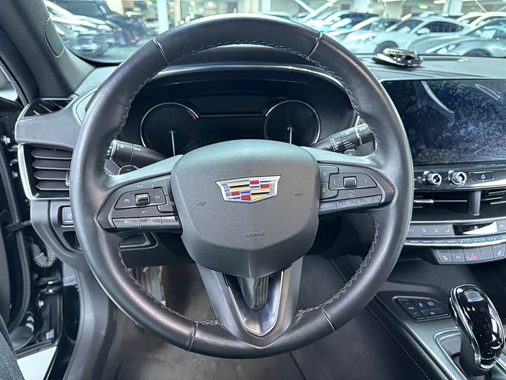 Фото 8 - Cadillac CT5