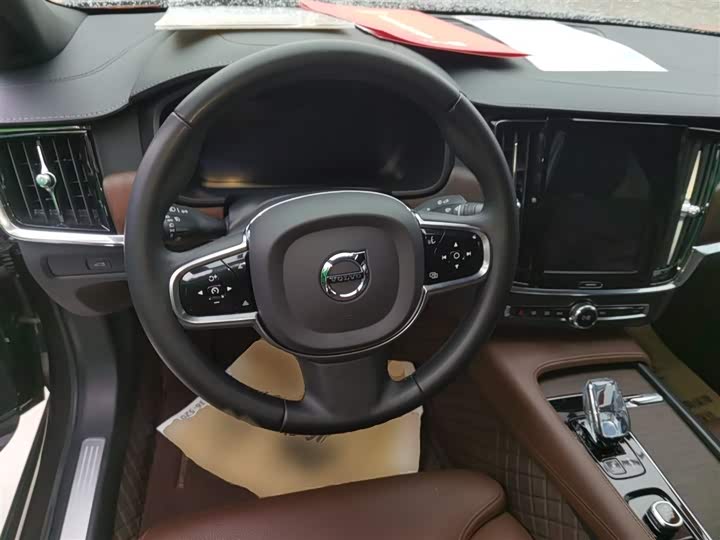 Фото 11 - Volvo S90