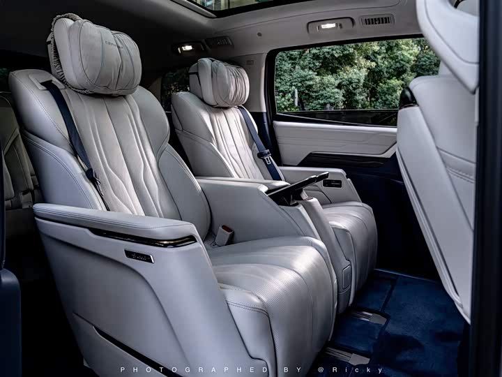 Фото 12 - Buick GL8 Century