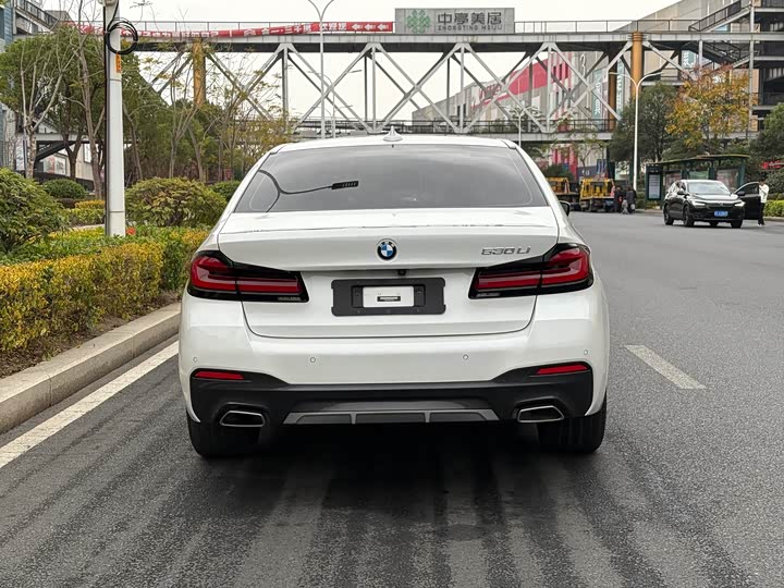 Фото 18 - BMW 5 Series