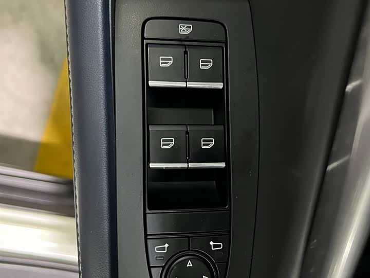 Фото 10 - Mazda CX-30