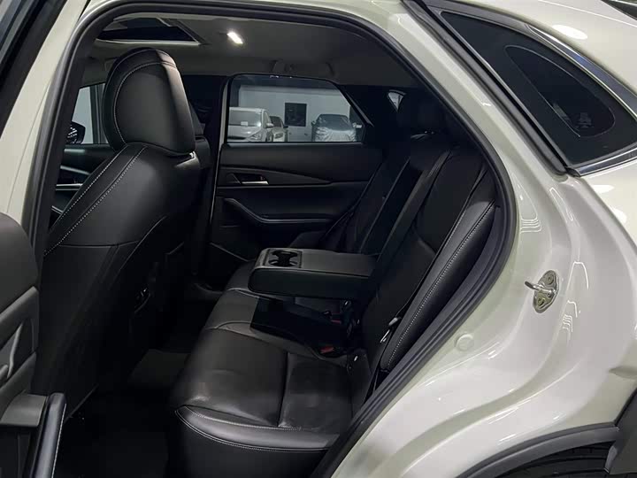 Фото 11 - Mazda CX-30