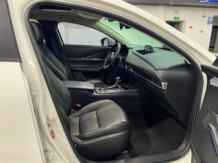 Фото 19 - Mazda CX-30