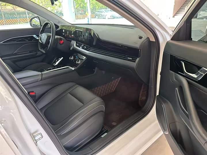 Фото 3 - Bestune B70