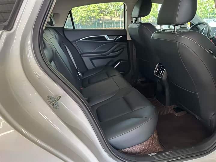 Фото 4 - Bestune B70