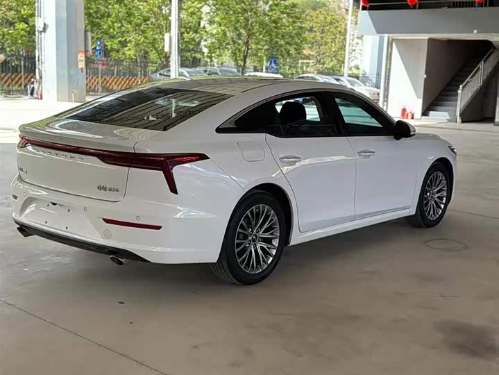 Фото 7 - Bestune B70