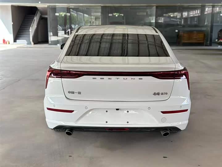 Фото 8 - Bestune B70