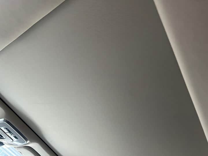 Фото 11 - Hongqi H5