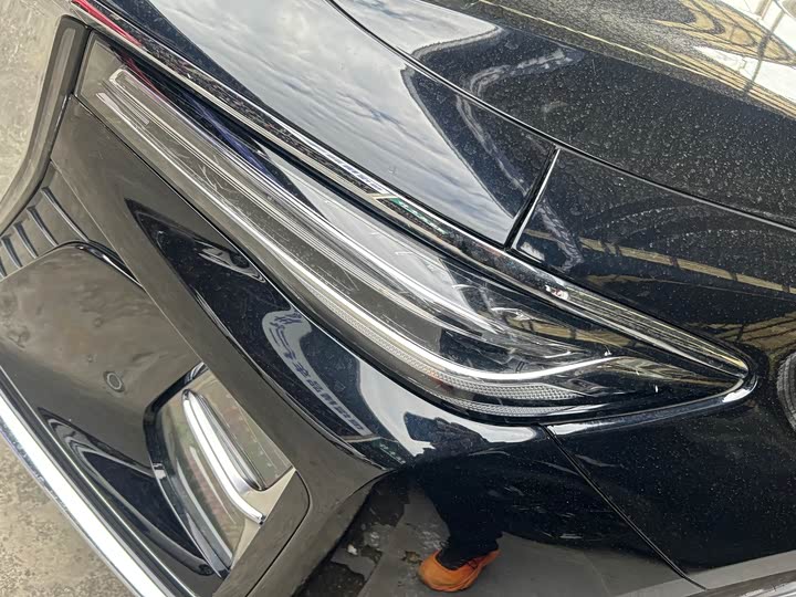 Фото 12 - Hongqi H5