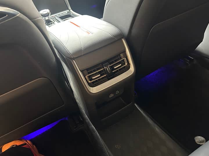 Фото 13 - Hongqi H5