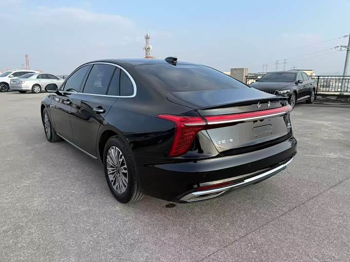 Фото 14 - Hongqi H5