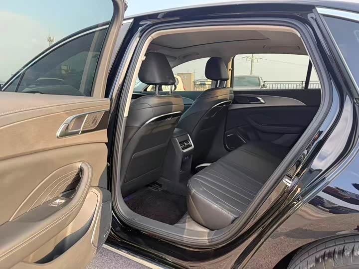 Фото 5 - Hongqi H5