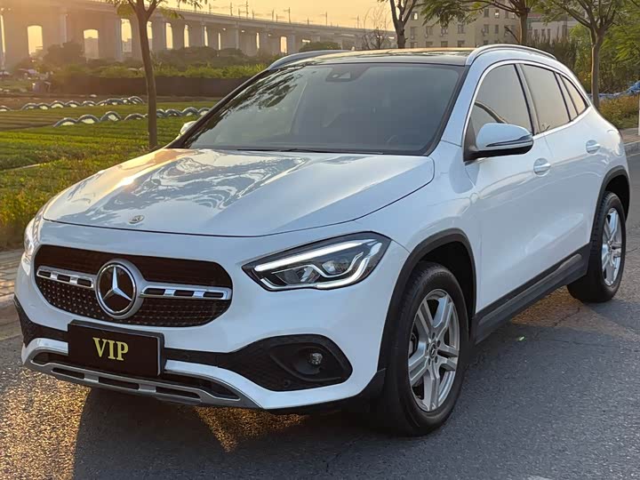 Фото 1 - Mercedes-Benz GLA-Class