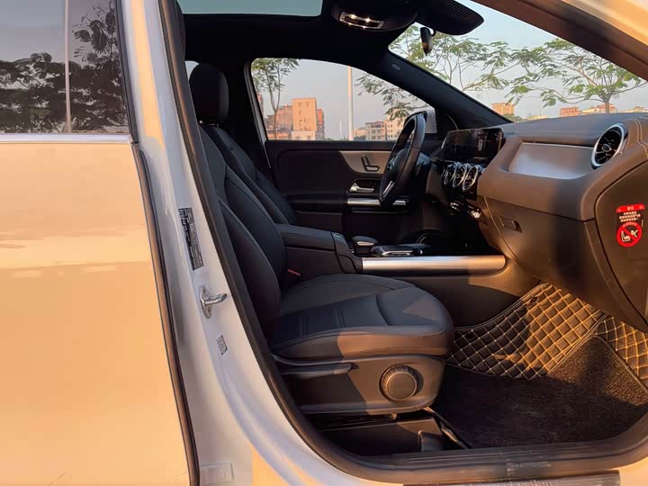 Фото 10 - Mercedes-Benz GLA-Class