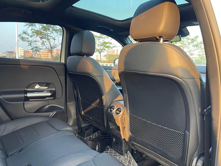 Фото 14 - Mercedes-Benz GLA-Class