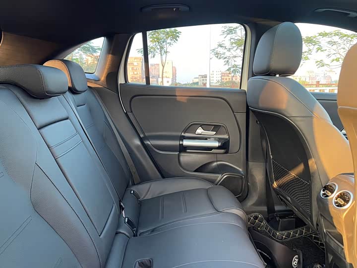 Фото 15 - Mercedes-Benz GLA-Class