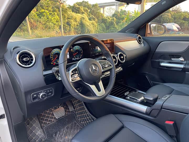 Фото 22 - Mercedes-Benz GLA-Class