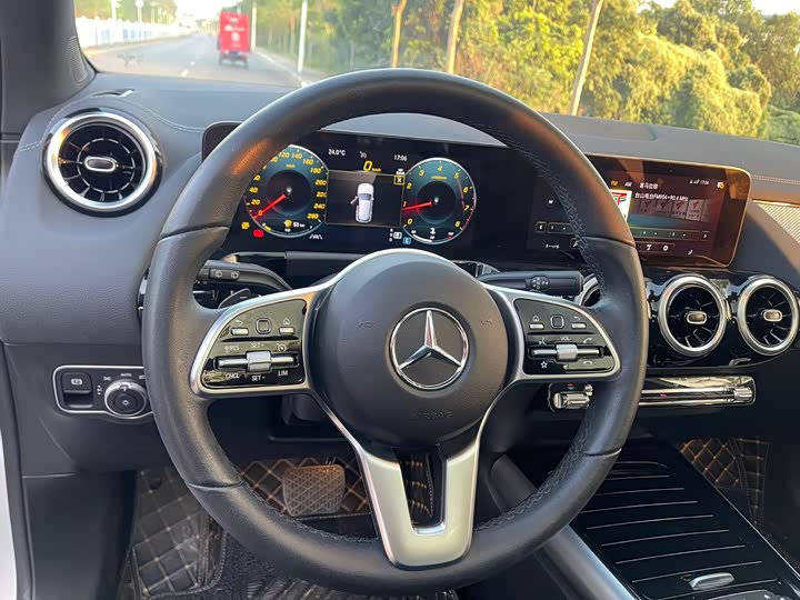 Фото 23 - Mercedes-Benz GLA-Class