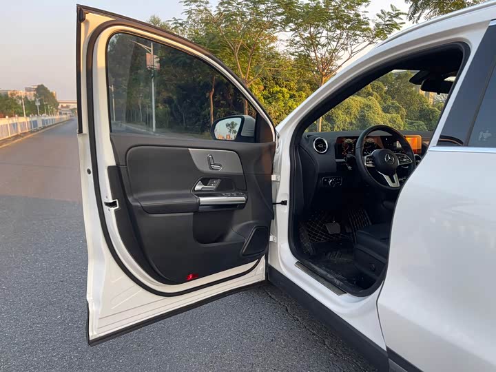 Фото 25 - Mercedes-Benz GLA-Class