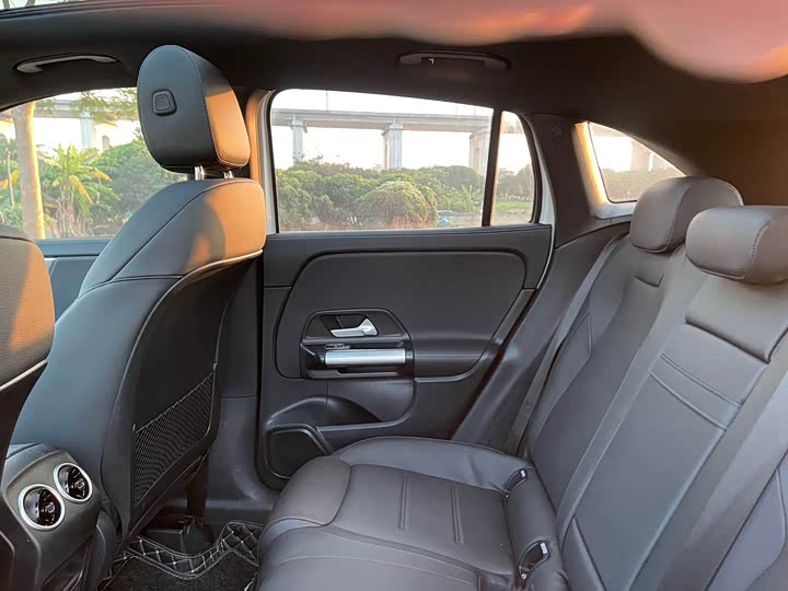 Фото 28 - Mercedes-Benz GLA-Class