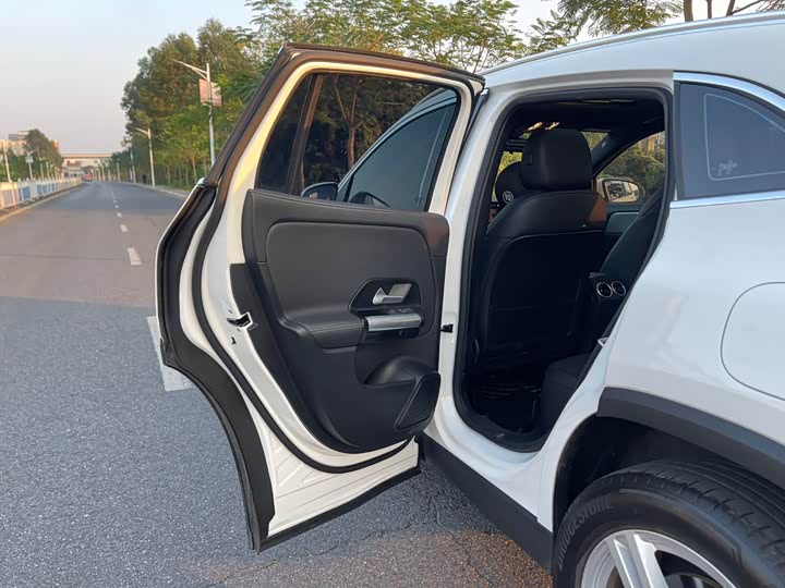 Фото 29 - Mercedes-Benz GLA-Class