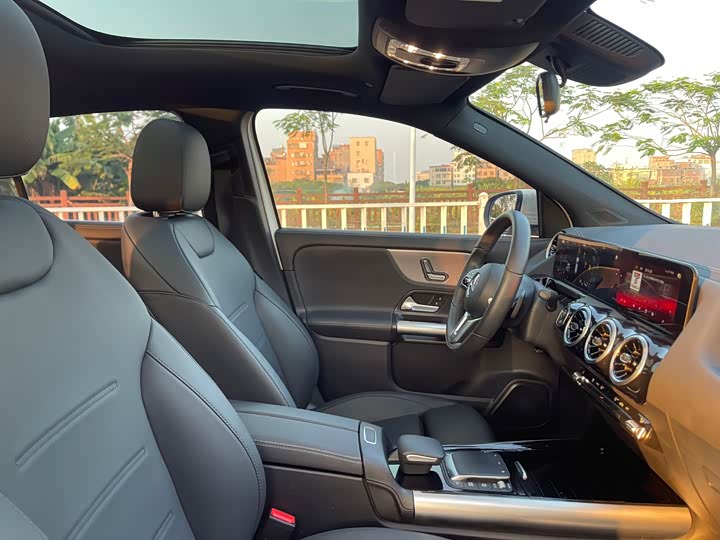 Фото 8 - Mercedes-Benz GLA-Class