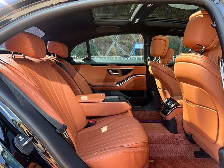 Фото 13 - Mercedes-Benz S-Class