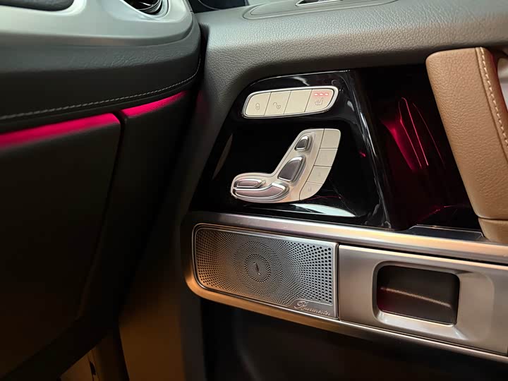 Фото 18 - Mercedes-Benz G-Class