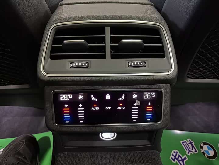 Фото 12 - Audi A6L