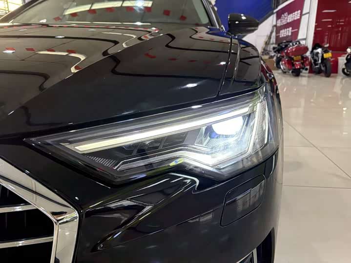 Фото 14 - Audi A6L