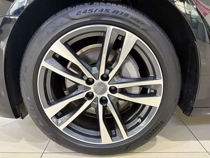 Фото 16 - Audi A6L