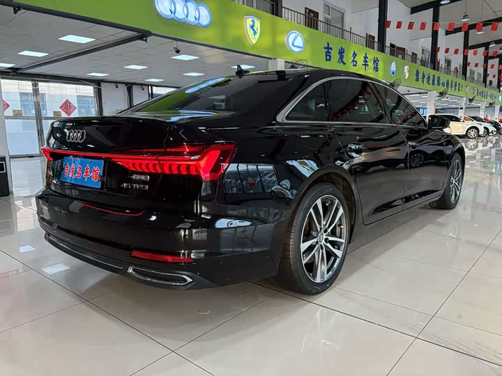 Фото 18 - Audi A6L