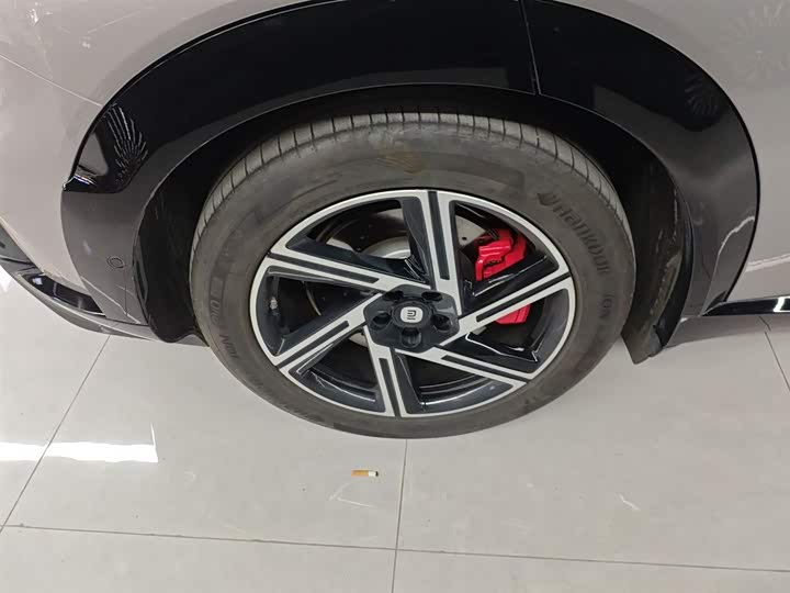 Фото 26 - Xiaomi YU7