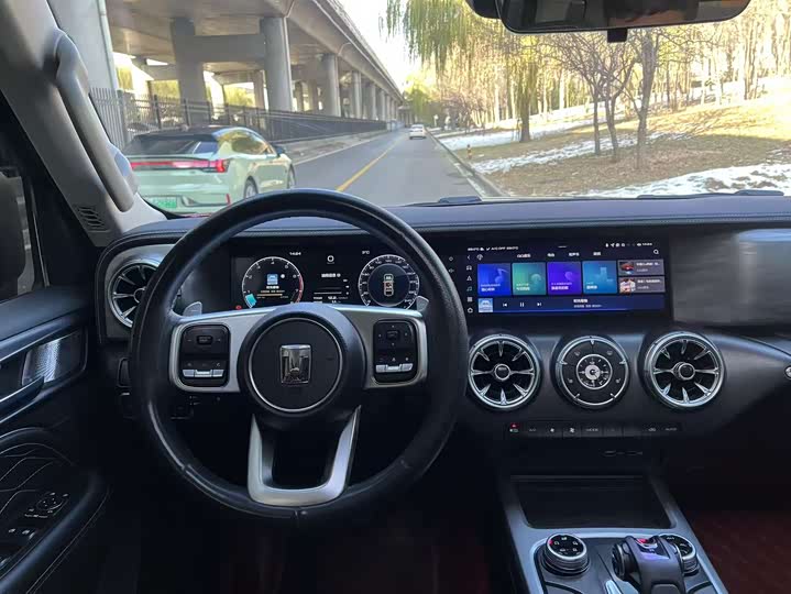 Фото 10 - Tank 300