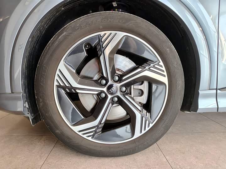 Фото 20 - Audi Q4 e-tron