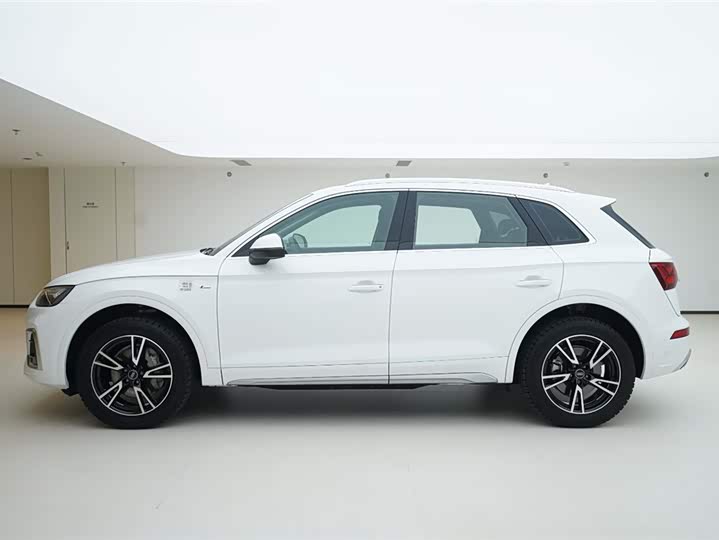 Фото 3 - Audi Q5L