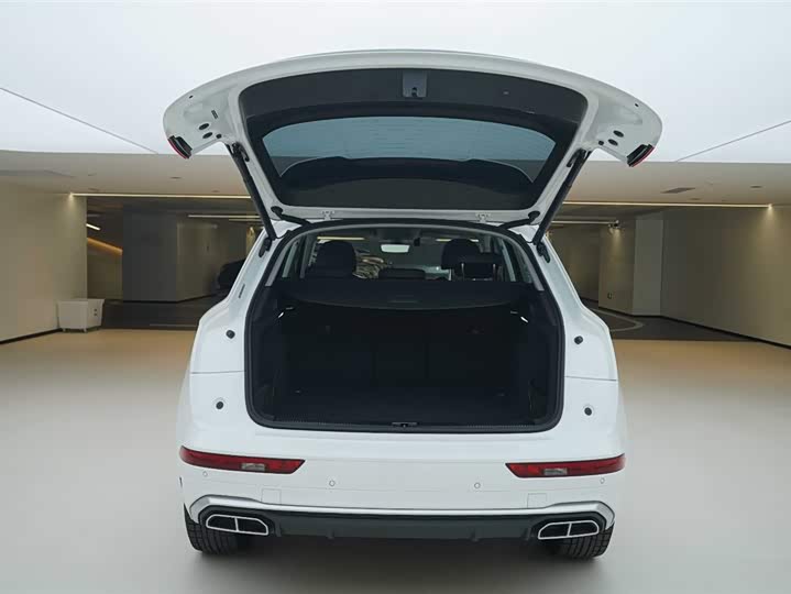 Фото 6 - Audi Q5L