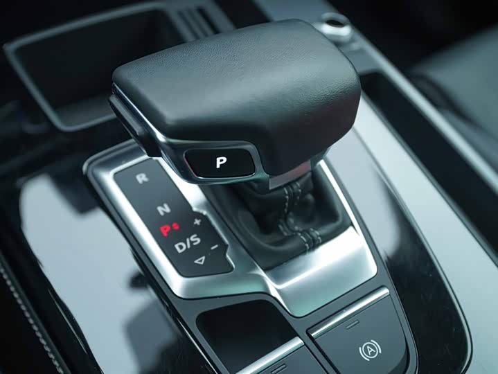 Фото 9 - Audi Q5L