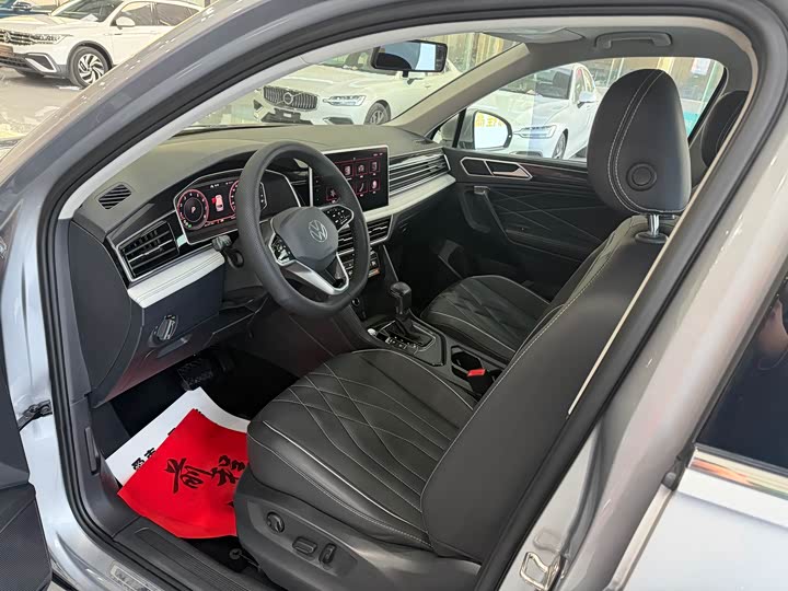 Фото 11 - Volkswagen Tiguan L Pro