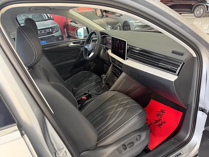 Фото 12 - Volkswagen Tiguan L Pro