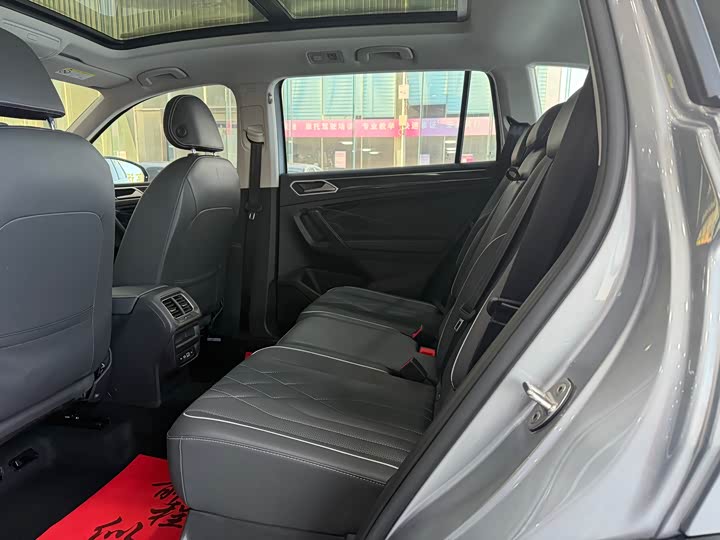 Фото 13 - Volkswagen Tiguan L Pro