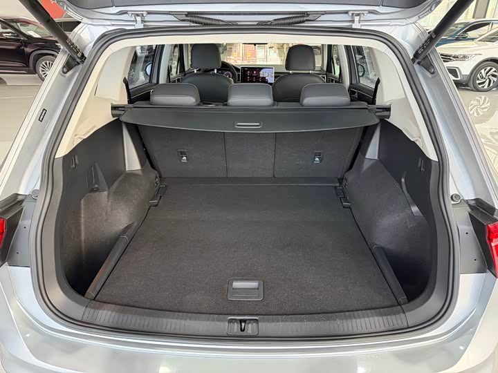 Фото 17 - Volkswagen Tiguan L Pro