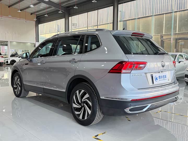 Фото 19 - Volkswagen Tiguan L Pro