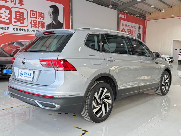 Фото 21 - Volkswagen Tiguan L Pro