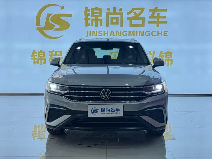 Фото 3 - Volkswagen Tiguan L Pro