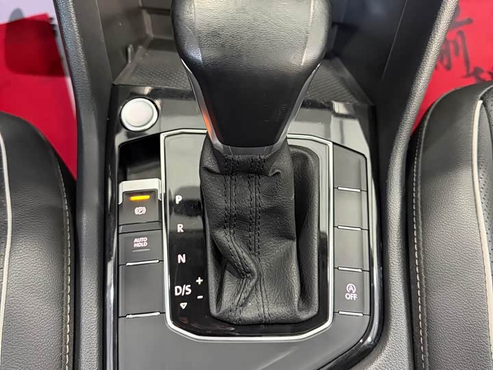 Фото 9 - Volkswagen Tiguan L Pro