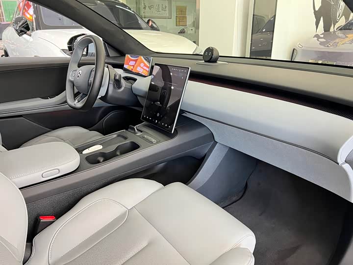 Фото 15 - Nio ET5