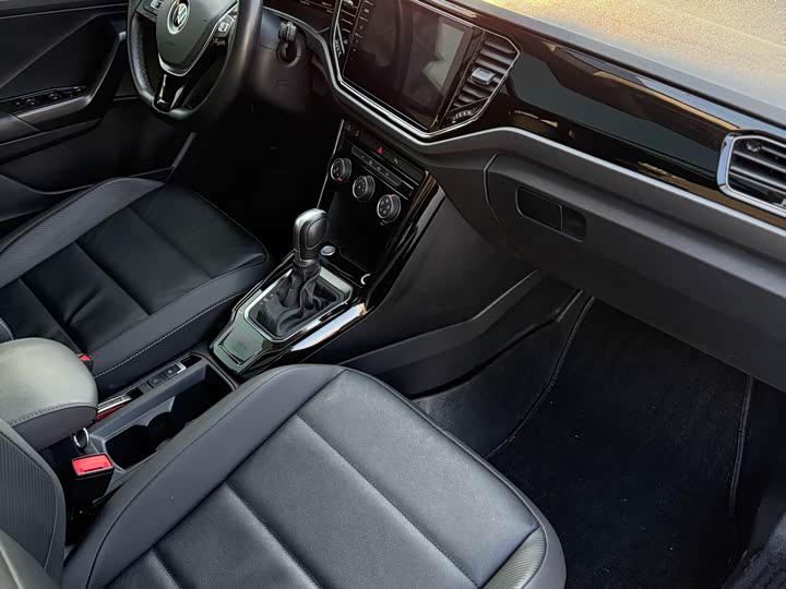 Фото 10 - Volkswagen T-Roc