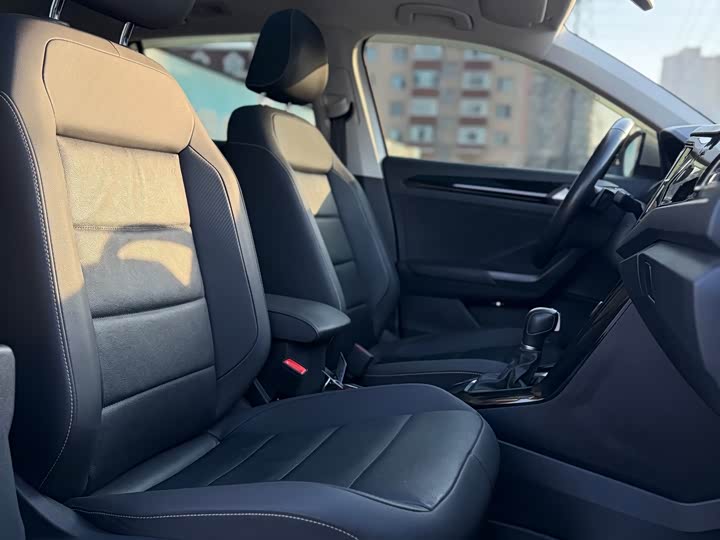 Фото 11 - Volkswagen T-Roc